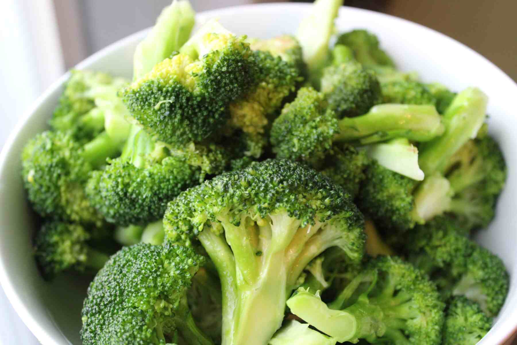 Cooking (Or Not Cooking) Broccoli To Protect Its Nutritional